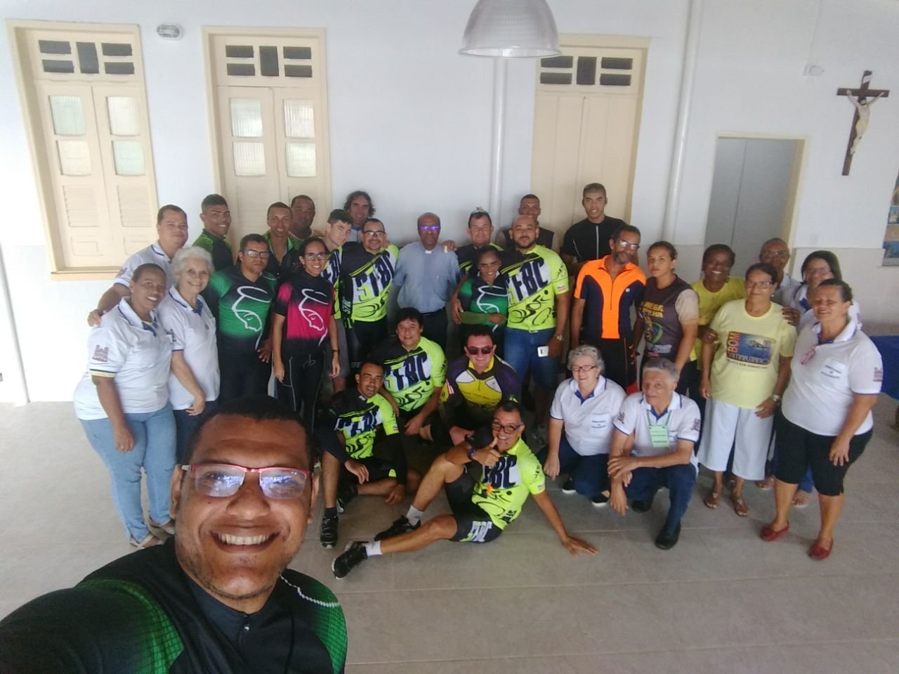 Ciclistas de Simões Filho/BA visitam o Projeto Bom Samaritano