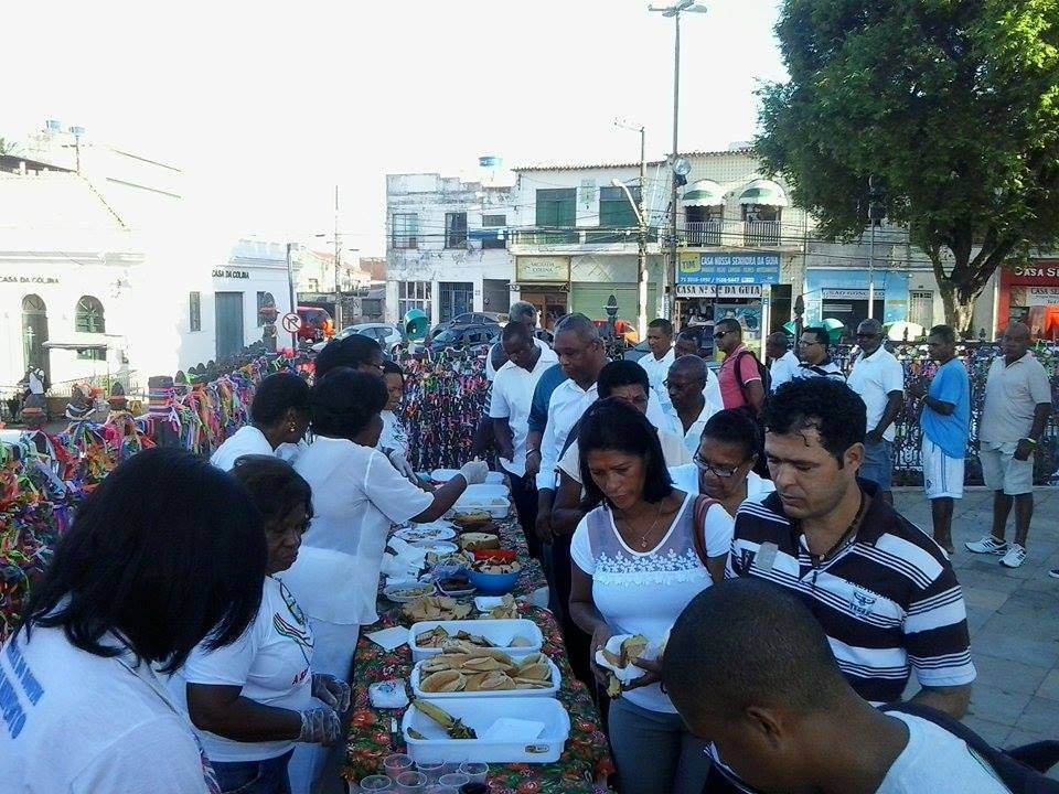 Fiis participam de caf pascal na Baslica Santurio