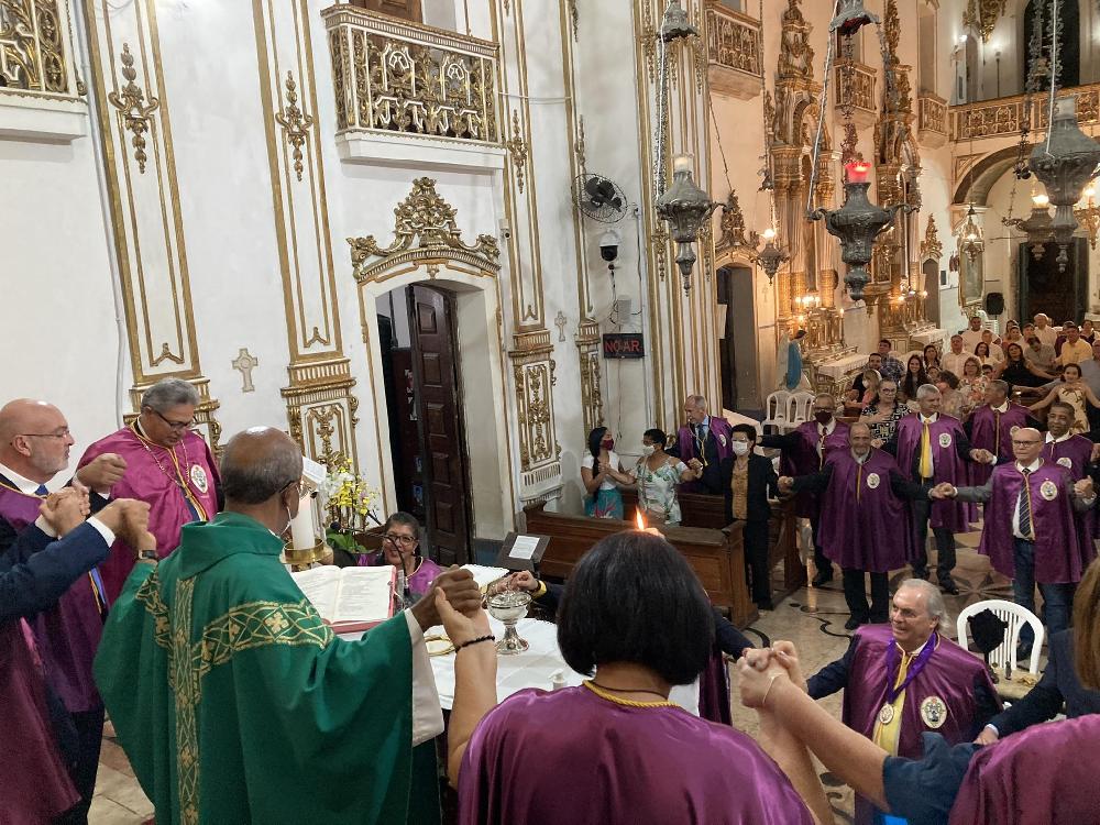 Missa Devocional é realizada na Igreja do Bonfim com presença de Irmandade 