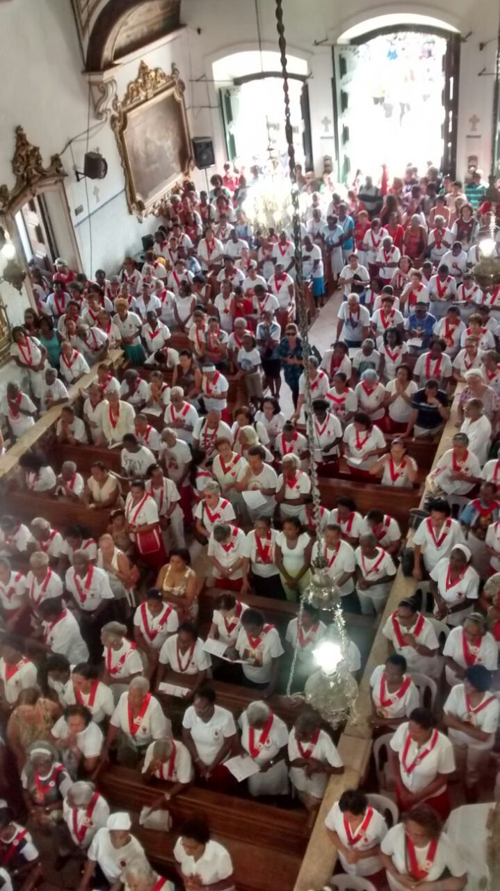Membros do Apostolado da Orao participam de missa na Baslica