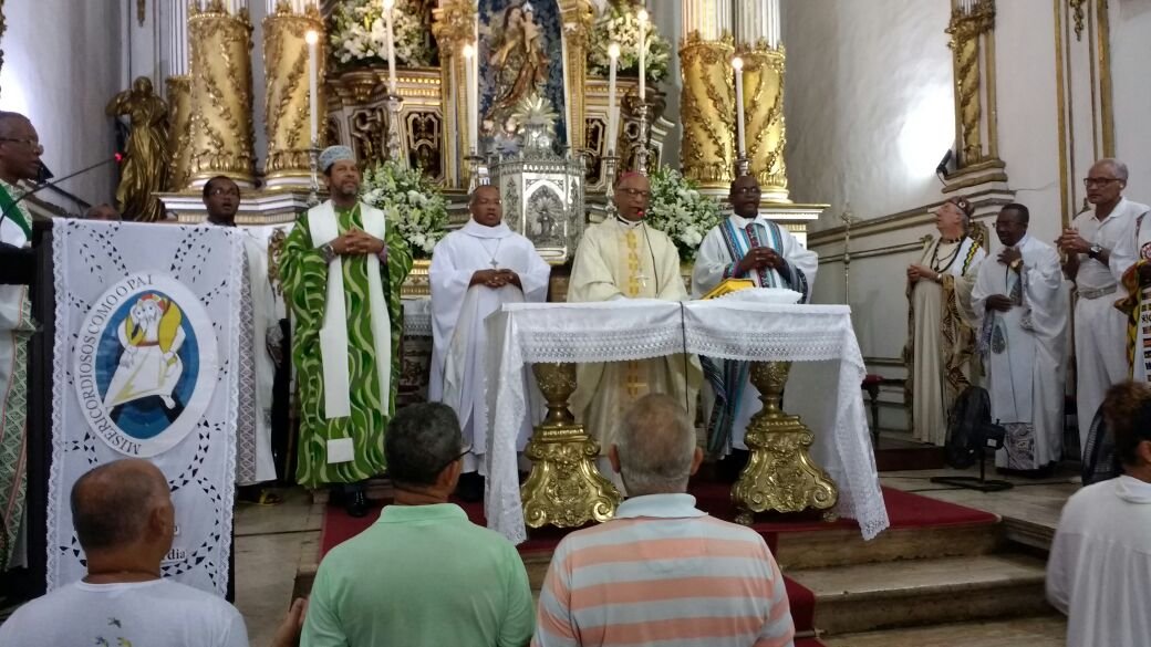 Arcebispo de Feira de Santana preside missa na Baslica Santurio 
