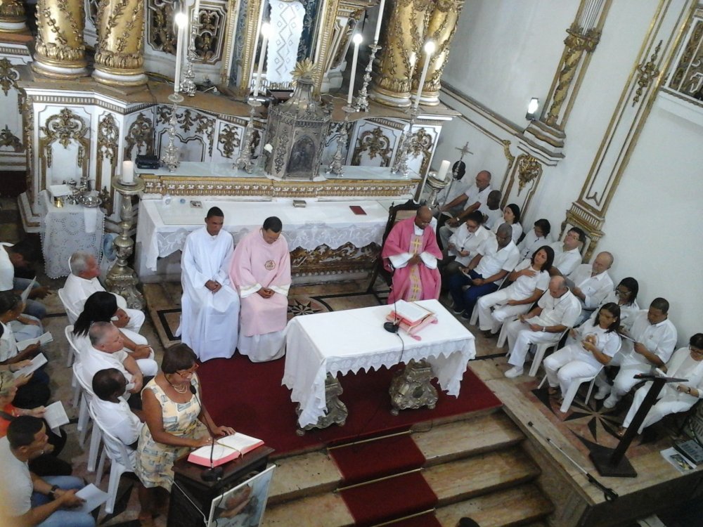 Baslica tem novos Ministros da Eucaristia