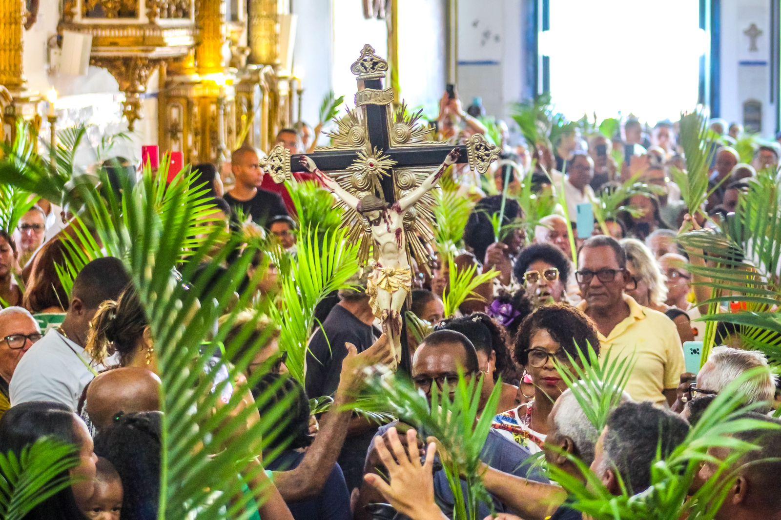 Domingo de Ramos na Colina Sagrada foi marcado por fé e criatividade