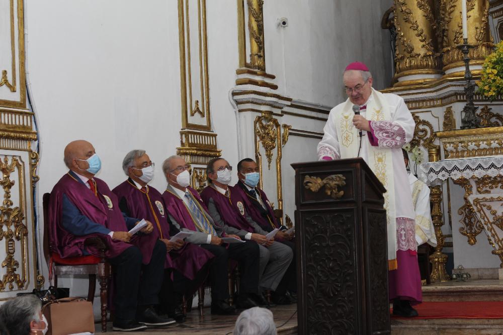 Bispo Auxiliar da Arquidiocese de Salvador conduz pregação na quinta noite da Novena 