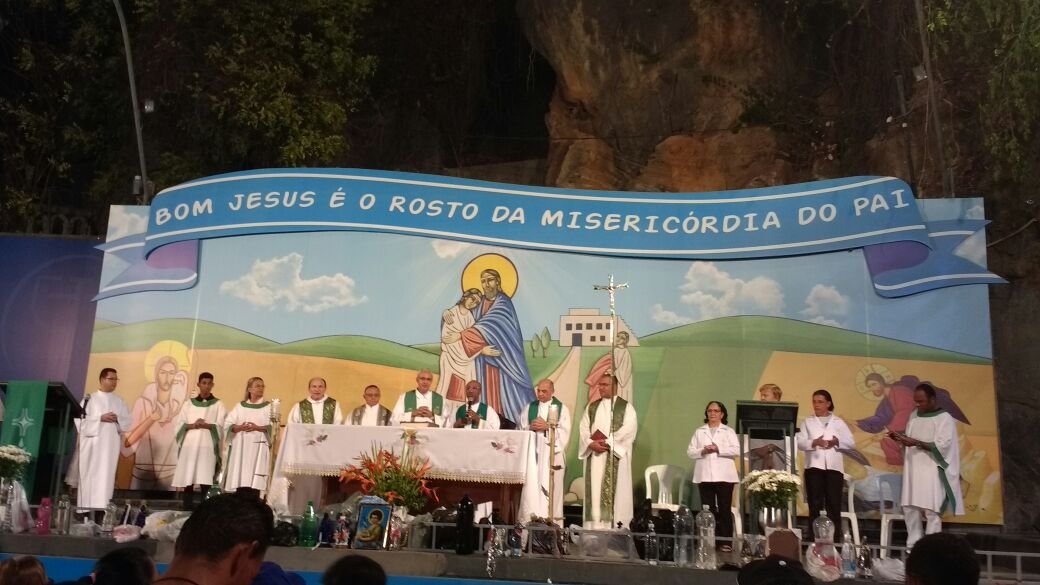 Comunidade da Baslica do Bonfim faz romaria para o Santurio de Bom Jesus da Lapa