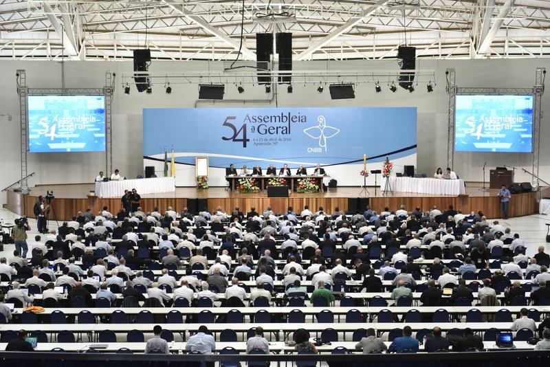 Bispos de todo Brasil participam da 54 Assembleia Geral da CNBB em Aparecida (SP)