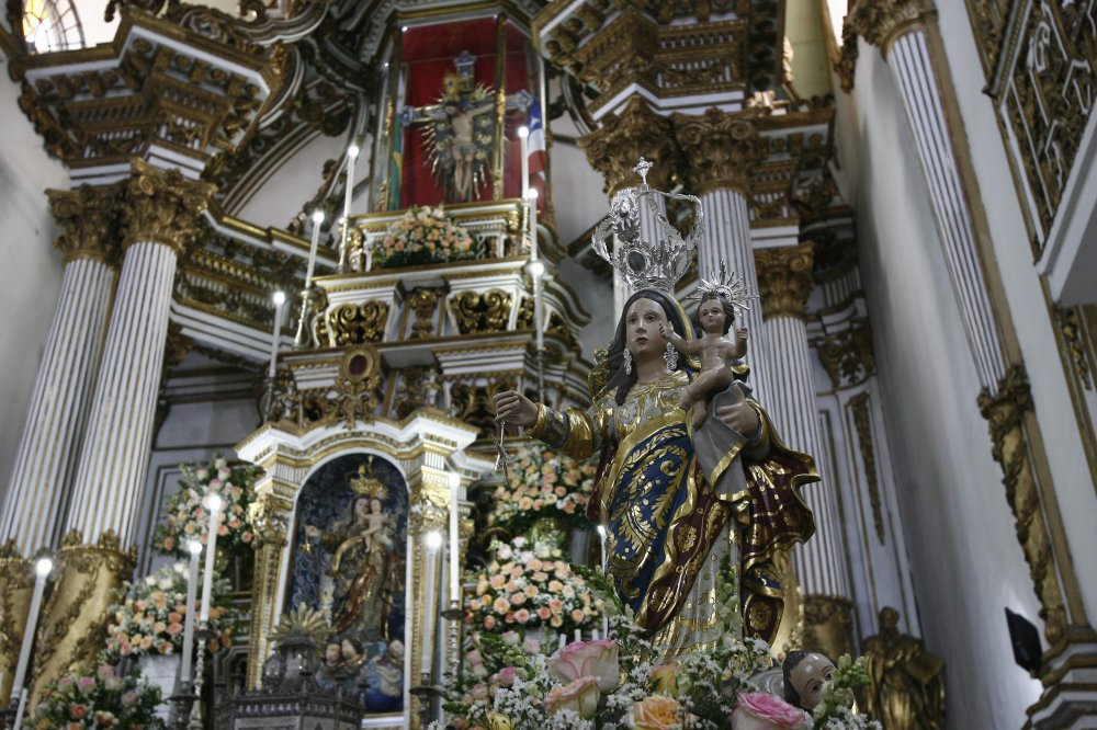 Fiis lotam a Baslica Santurio na Festa de Nossa Senhora da Guia