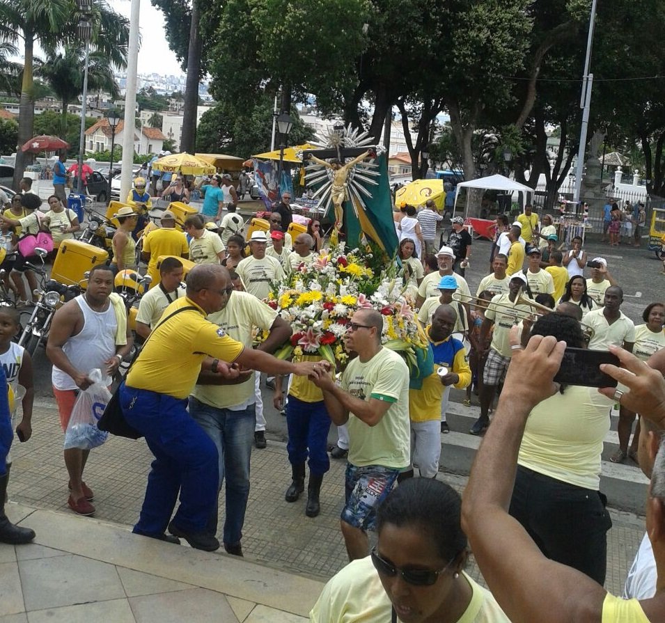 Carteiros participam de missa na Baslica Santurio